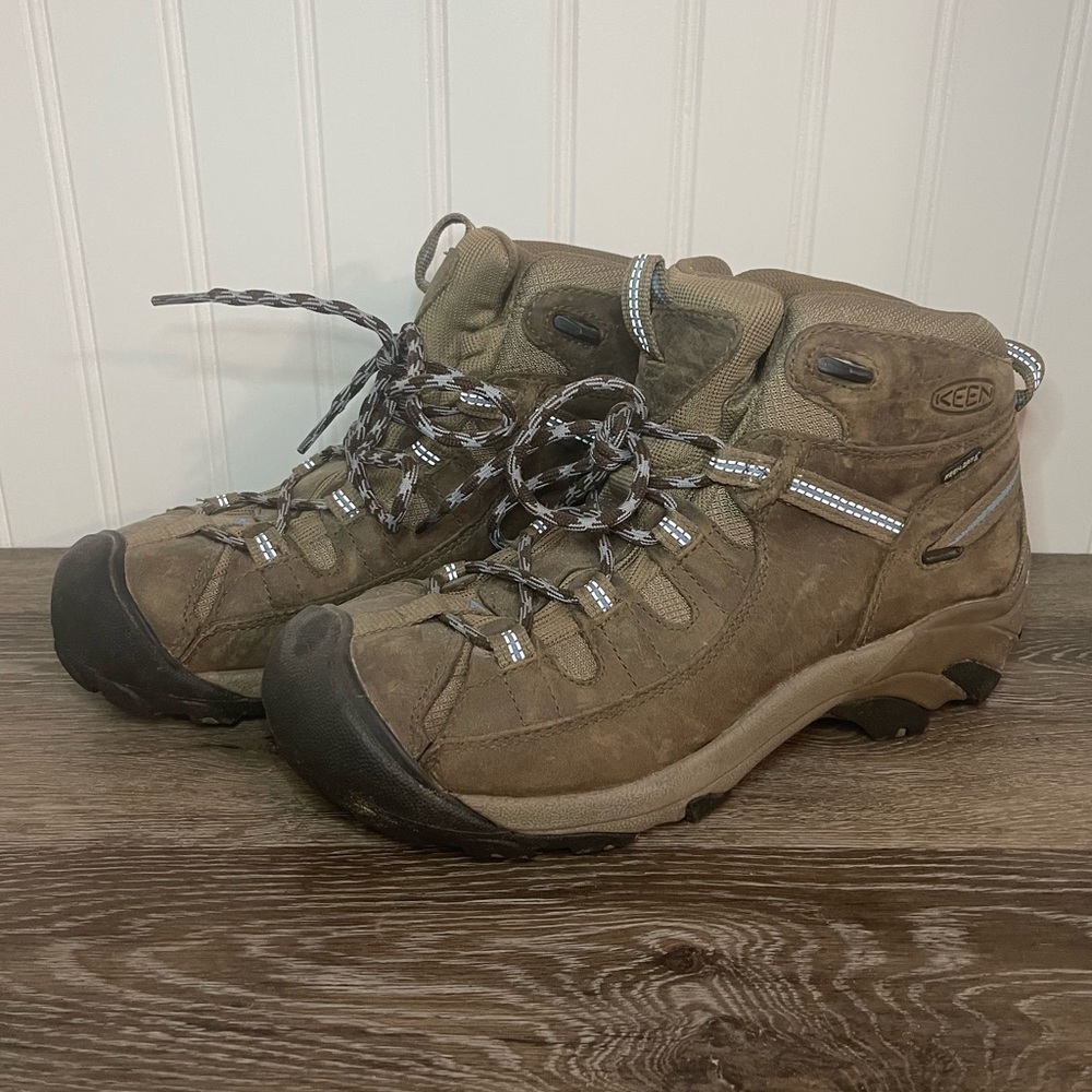 Keen Mid Height Hiking Boot Women’s Size 9.5